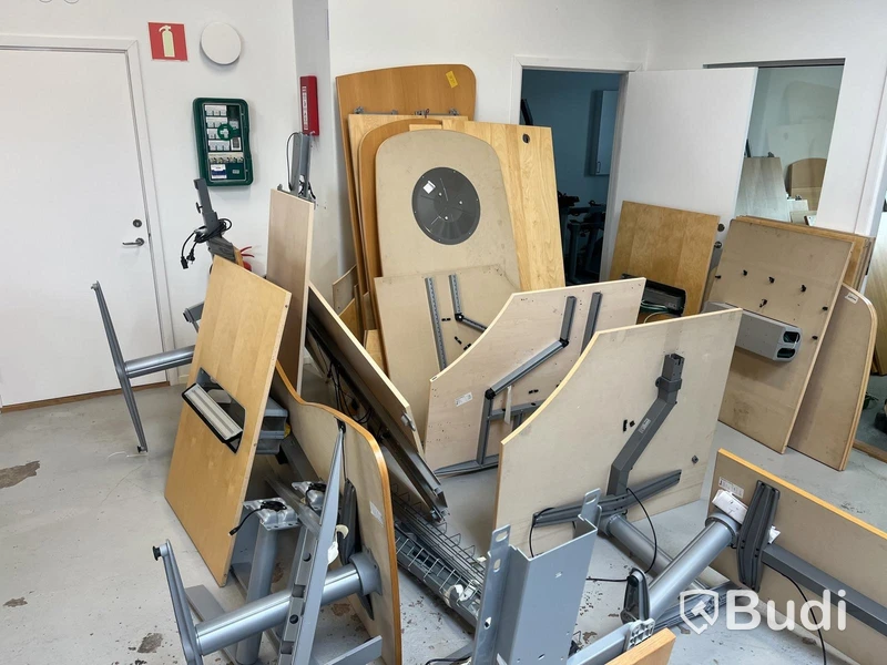 Stor samling höj och sänkbara bord