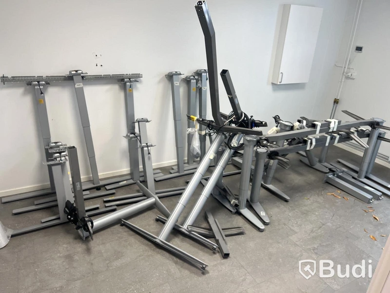 Stor samling höj och sänkbara bord