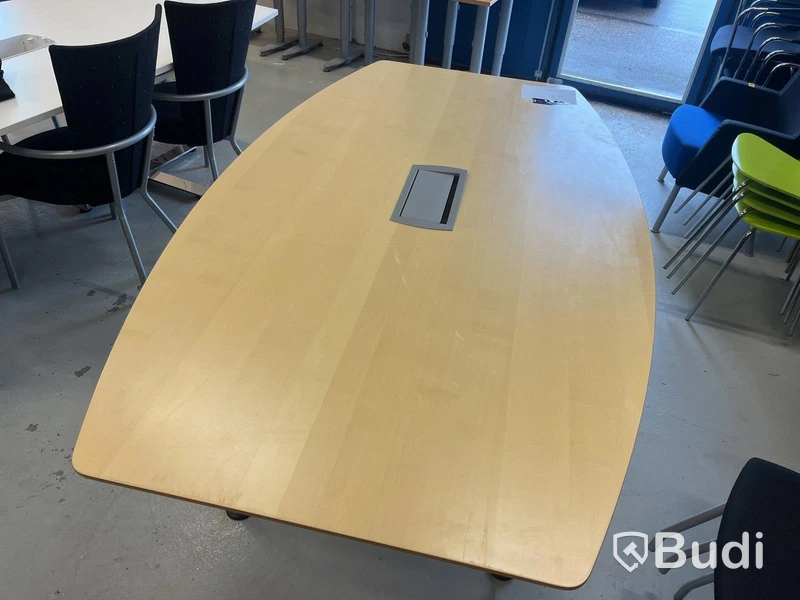 Konferensbord med integrerad elbox – 210x120 cm