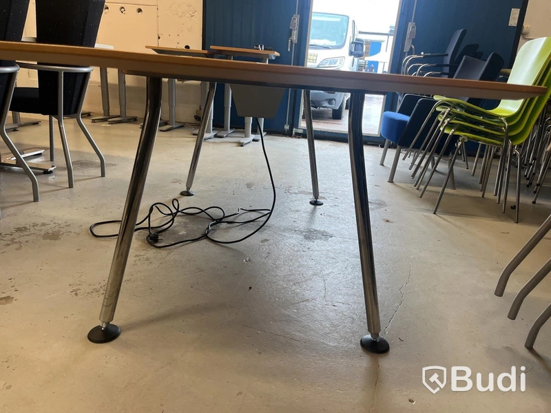 Konferensbord med integrerad elbox – 210x120 cm