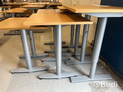 5 st. Manuellt höj- och sänkbara skrivbord