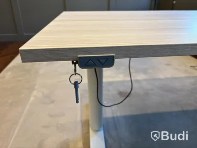 Höj- och sänkbart skrivbord Ikea
