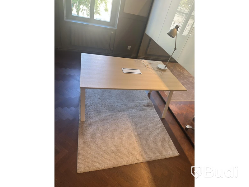 Kontorsbord inkl. Matta