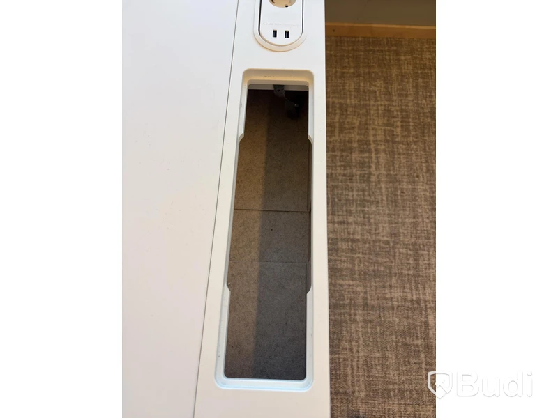 Skrivbord IKEA MITTZON inkl. skärmvägg