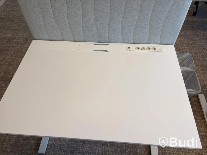 IKEA MITTZON desk incl. privacy screen