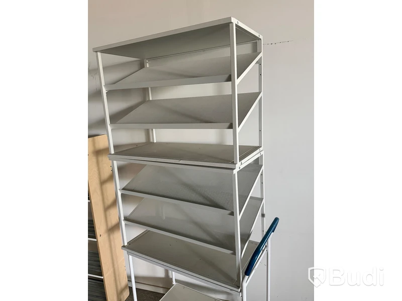 3 st hyllor samt rullvagn