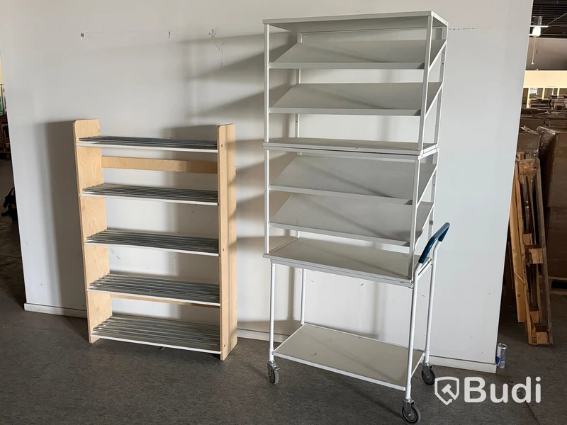 3 st hyllor samt rullvagn