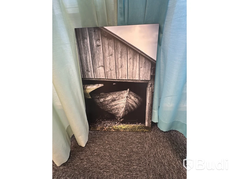 Väggtavla med motiv av träbåt