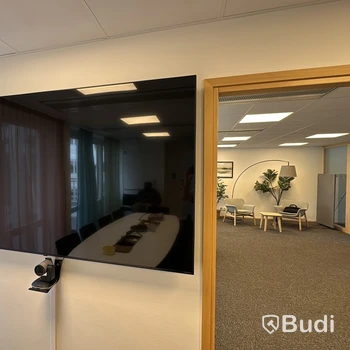 Konferenspaket, LG TV och Logitech videokonferensutrustning
