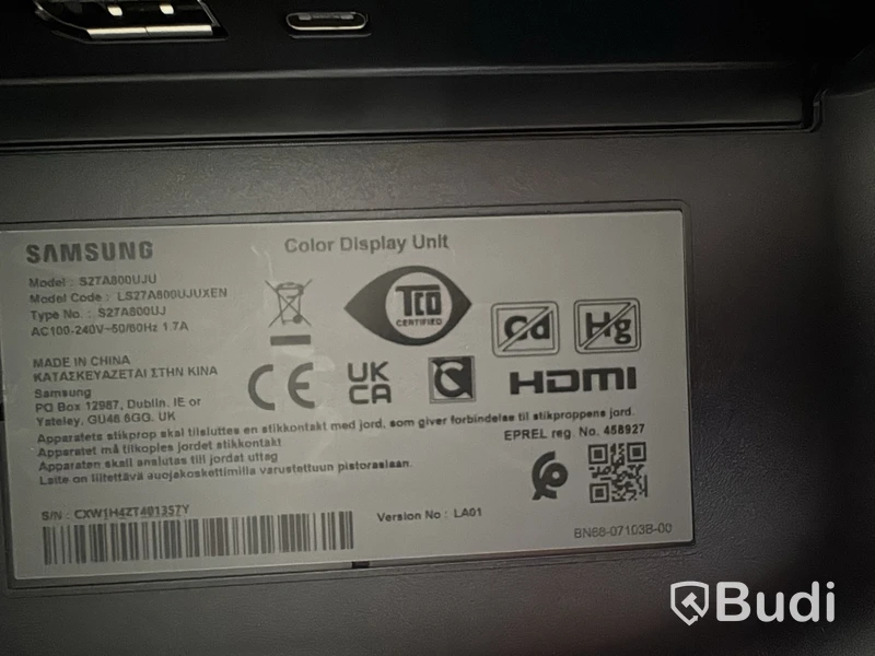 Höj- och sänkbart skrivbord med kontorsstol och Samsung-skärm