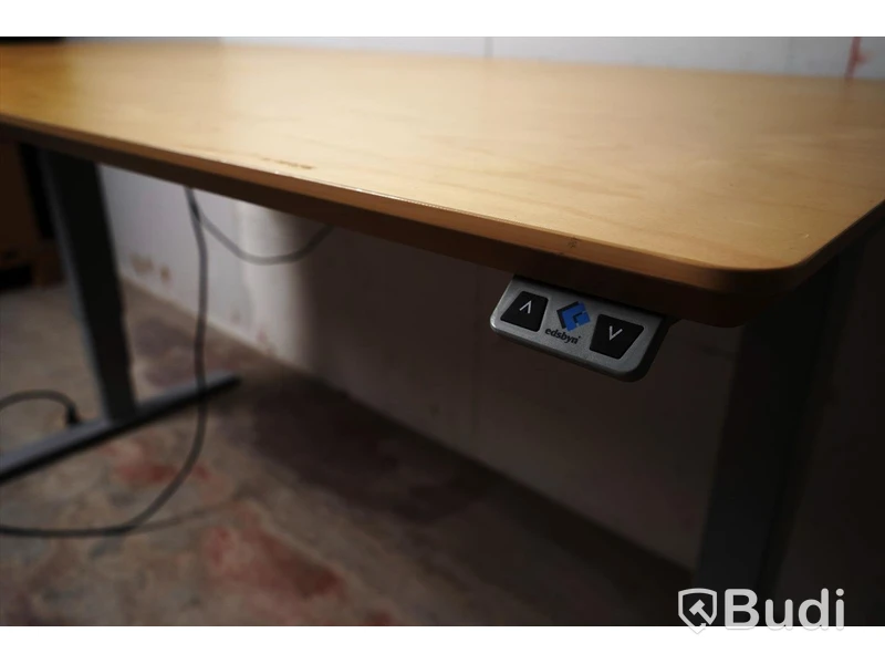 Elektriskt höj- och sänkbart skrivbord
