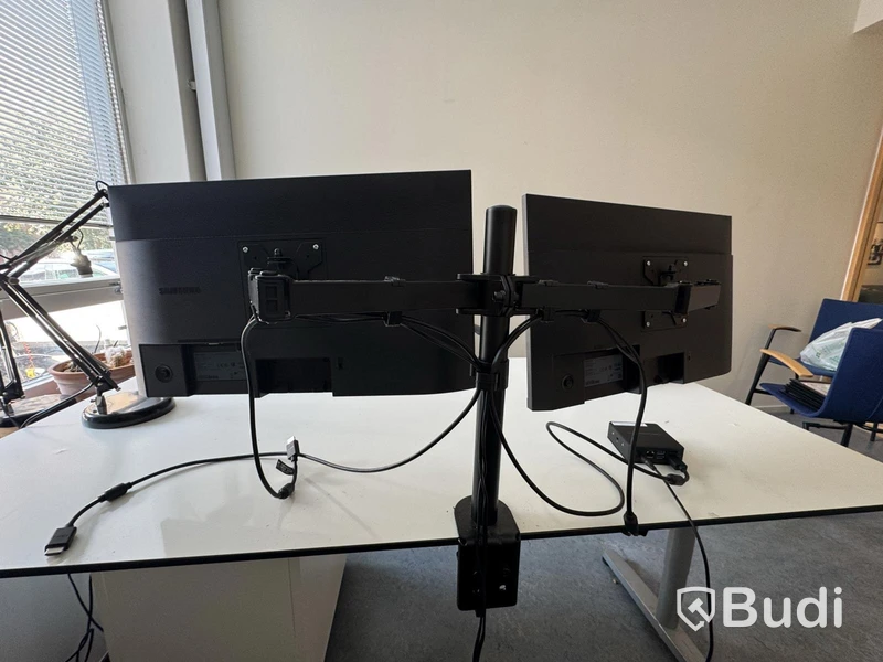 2 st. Datatskämar 24 tum, med dual display USBc dock