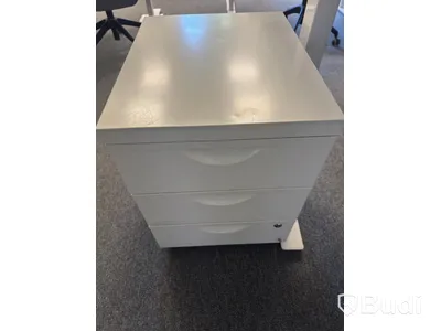 Höj och sänkbart skrivbord inkl. kontorsstol och hurts