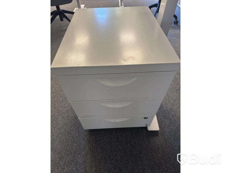 Höj och sänkbart skrivbord inkl. kontorsstol och hurts
