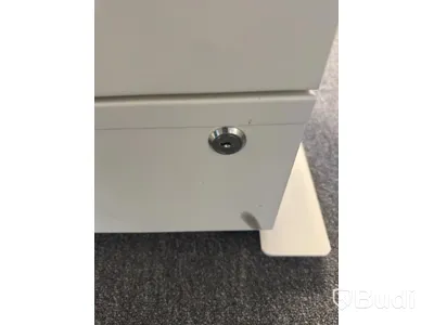 Höj och sänkbart skrivbord inkl. kontorsstol och hurts