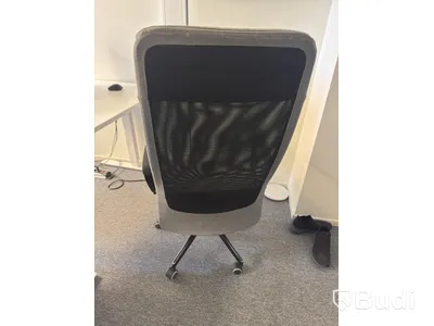 Höj och sänkbart skrivbord inkl. kontorsstol och hurts