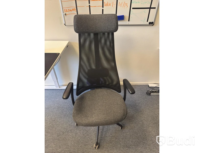 Höj och sänkbart skrivbord inkl. kontorsstol