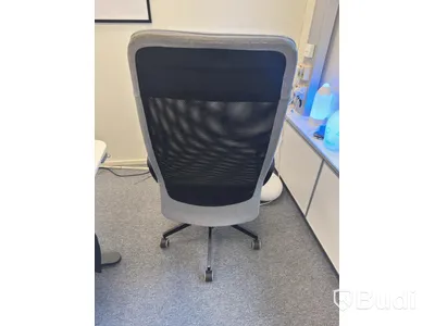 Höj och sänkbart skrivbord inkl. kontorsstol