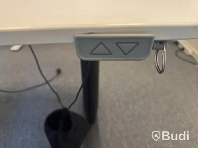 Höj och sänkbart skrivbord inkl. kontorsstol