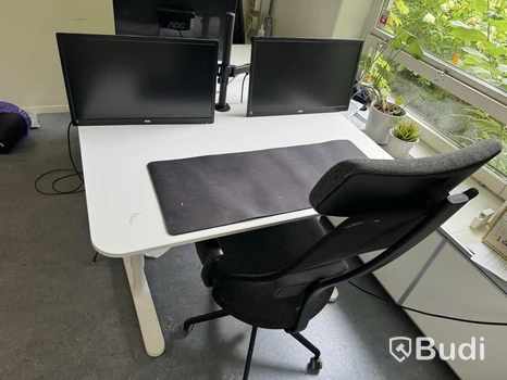 Skrivbord inkl. kontorsstol