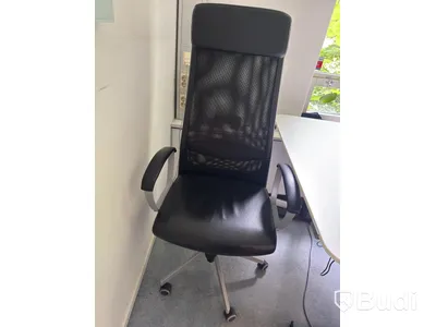 Höj och sänkbart skrivbord inkl kontorsstol
