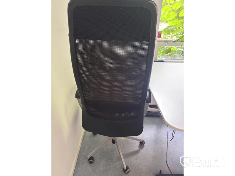 Höj och sänkbart skrivbord inkl kontorsstol