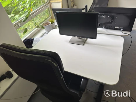 Höj och sänkbart skrivbord inkl kontorsstol