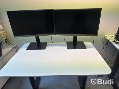Höj och sänkbart skrivbord inkl kontorsstol