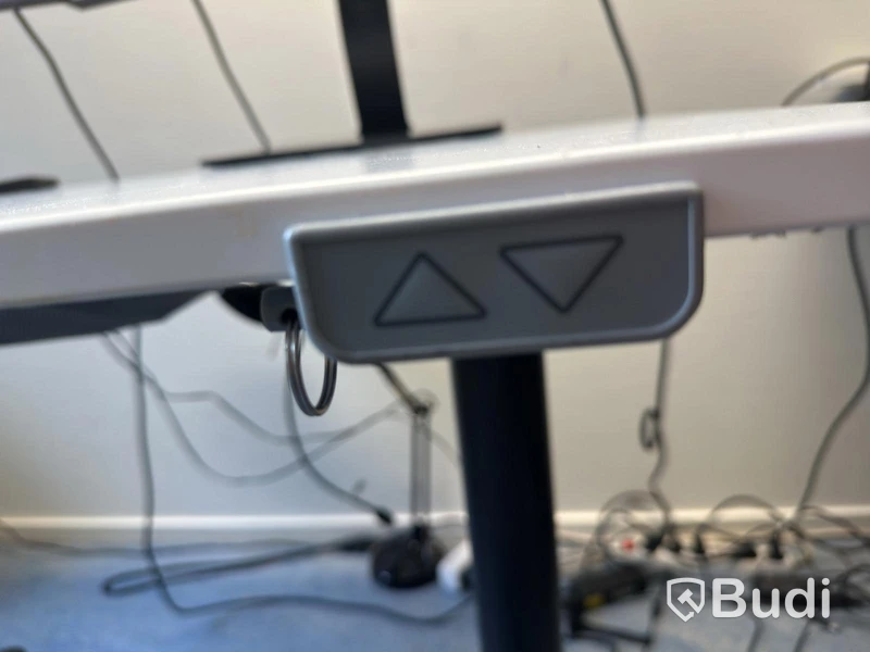 Höj och sänkbart skrivbord inkl kontorsstol