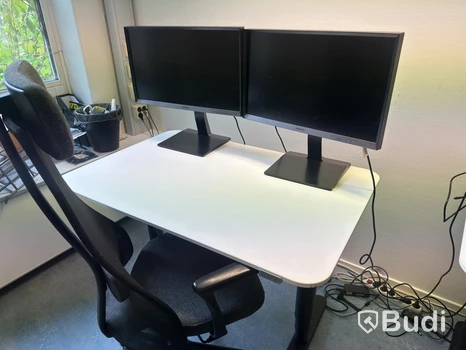 Höj och sänkbart skrivbord inkl kontorsstol