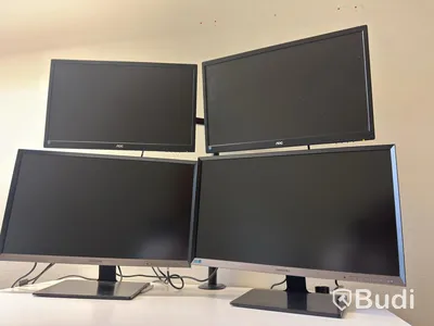 Höj och sänkbart skrivbord inkl. kontorsstol och 4 st. datorskärmar