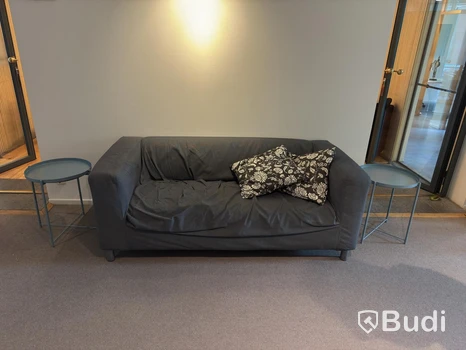 Soffa md kuddar inkl. 2 st. bord