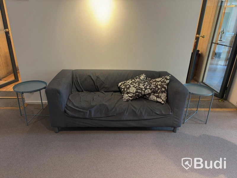 Soffa md kuddar inkl. 2 st. bord