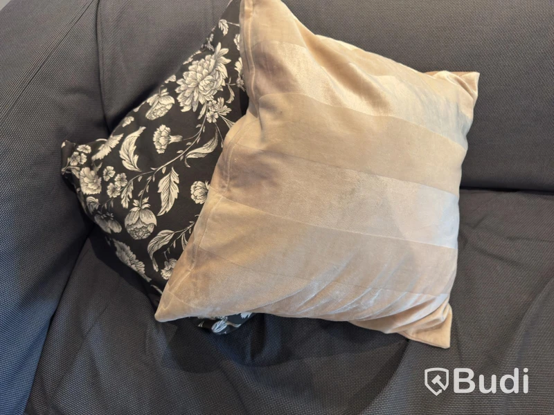 Soffa md kuddar inkl. 2 st. bord