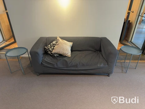 Soffa md kuddar inkl. 2 st. bord