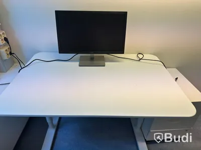 Skrivbord inkl. kontorsstol och hurts