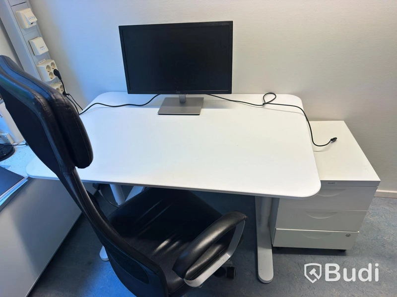 Skrivbord inkl. kontorsstol och hurts