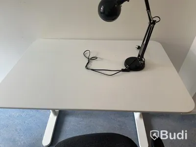Skrivbord inkl. kontorsstol