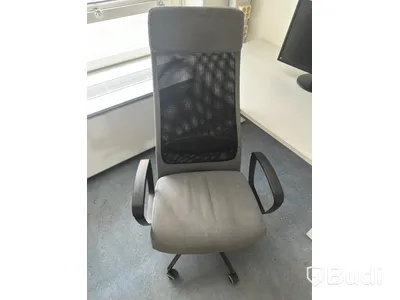 Skrivbord inkl. kontorsstol och datorskärm