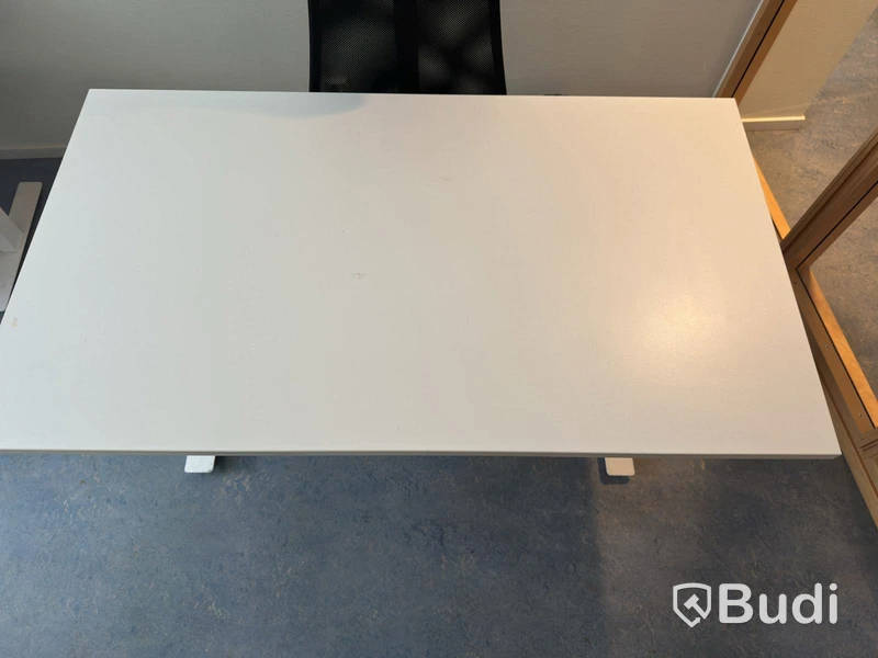 Skrivbord inkl. kontorsstol