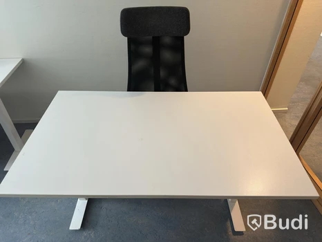 Skrivbord inkl. kontorsstol