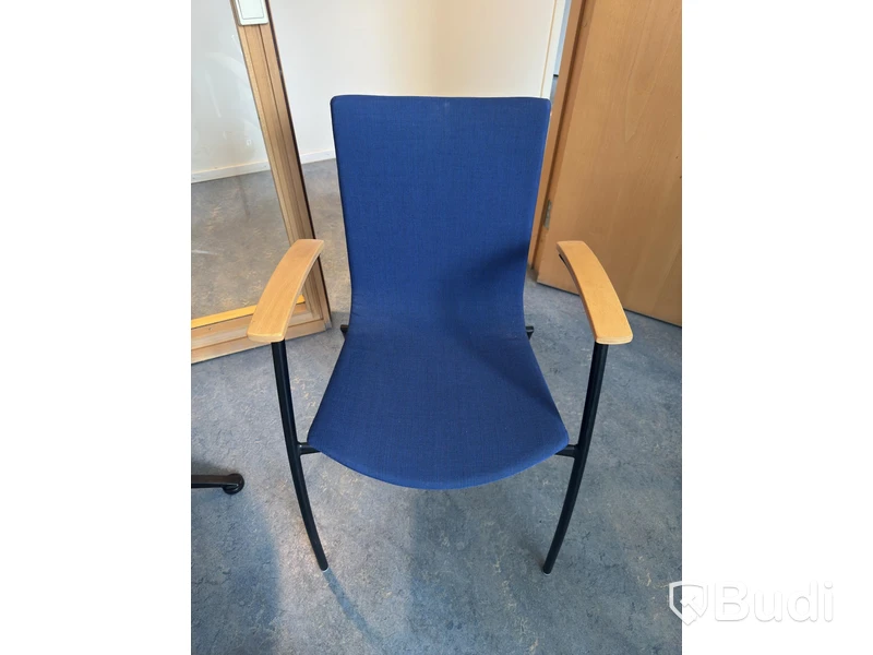 2 s. Karmstolar inkl. bord