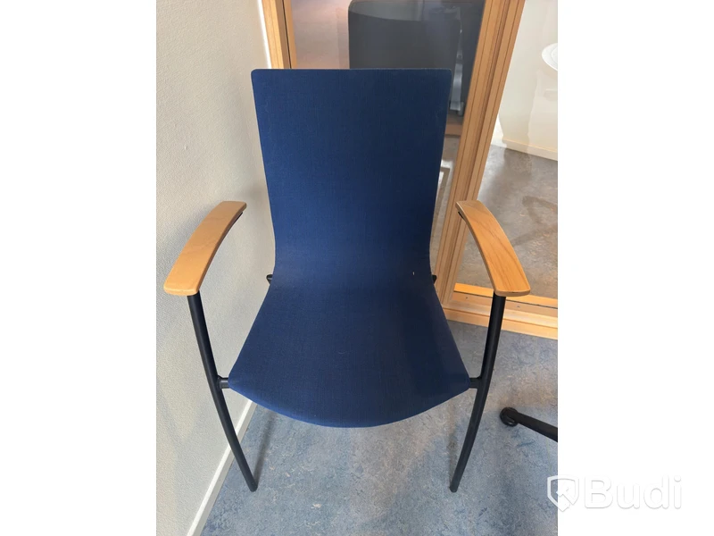 2 s. Karmstolar inkl. bord