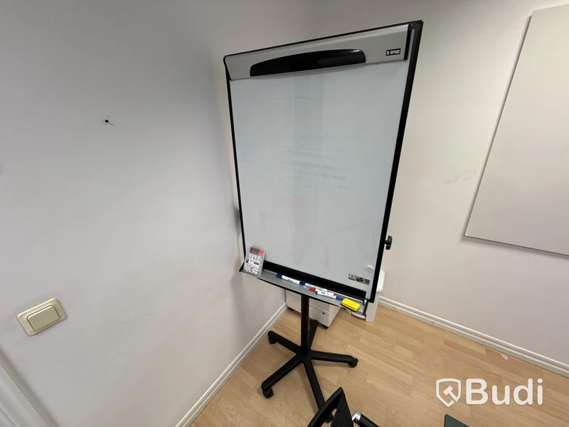 Whiteboard på stativ, med hjul