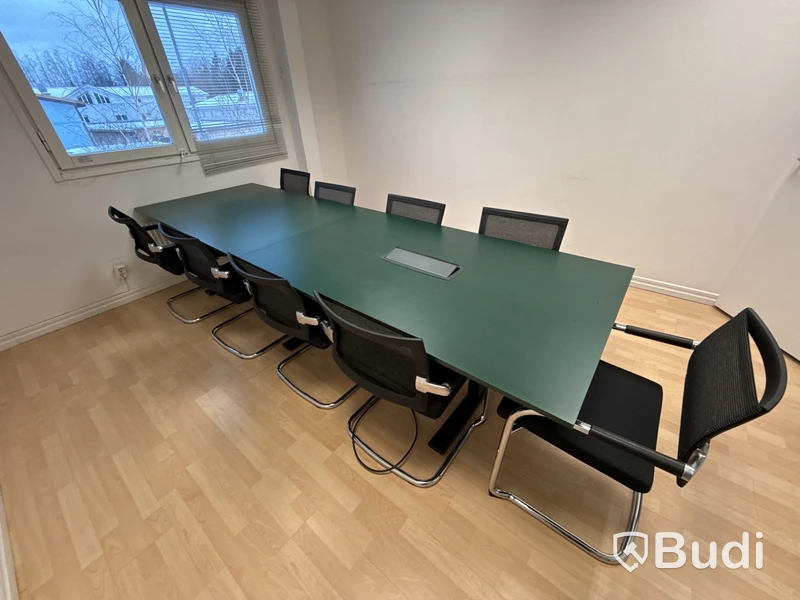 Konferensbord med 9 stolar, grönt