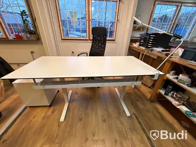Höj- och sänkbart skrivbord Edsbyn, elektriskt