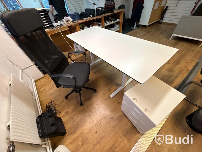 Höj- och sänkbart skrivbord Edsbyn, elektriskt