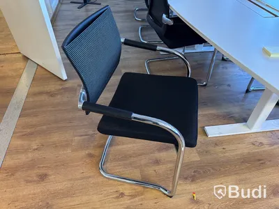 Konferensbord med 8 st stolar, eluttag