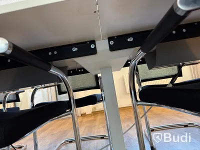 Konferensbord med 8 st stolar, eluttag
