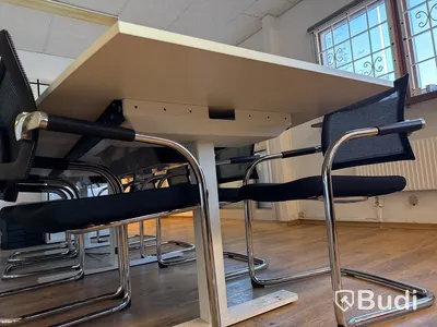 Konferensbord med 8 st stolar, eluttag
